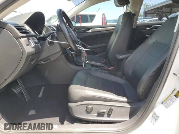 2018 Volkswagen Passat S z VIN 1VWAA7A34JC046737, wystawiony jako Copart lot #54478135 z przebiegiem 70 530 mil mil oraz Nie do naprawy • Non repairable. Historia ofert i sprzedaży dostępna na DreamBid. Obrazek 7.
