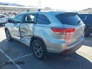 2018 Toyota Highlander LE z VIN 5TDZZRFH1JS287507, wystawiony jako IAAI lot #41615820 z przebiegiem 71 232 mil mil oraz . Historia ofert i sprzedaży dostępna na DreamBid. Obrazek 3.