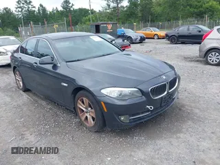 2012 BMW 5 Series 528i z VIN WBAXG5C55CDW92474, wystawiony jako IAAI lot #42468737 z przebiegiem 172 586 mil mil oraz . Historia ofert i sprzedaży dostępna na DreamBid. Obrazek 1.