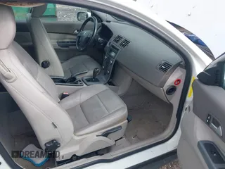 2008 Volvo C30 Version 1.0 z VIN YV1MK672482081519, wystawiony jako IAAI lot #42380668 z przebiegiem 115 973 mil mil oraz . Historia ofert i sprzedaży dostępna na DreamBid. Obrazek 5.