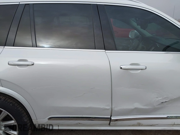 2016 Volvo XC90 T6 Inscription with VIN YV4A22PL6G1035900, listed as a IAAI auction lot 41740050 with 104,815 mi miles. Bid and sale history available at carsss.com. Image 13.