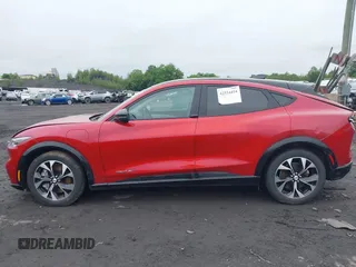 2022 Ford Mustang Mach-E Premium z VIN 3FMTK3SU8NMA03382, wystawiony jako IAAI lot #42534414 z przebiegiem 47 364 mil mil oraz . Historia ofert i sprzedaży dostępna na DreamBid. Obrazek 14.