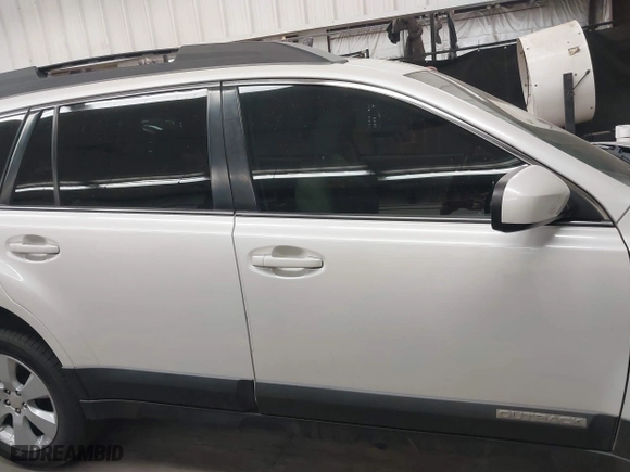 2010 Subaru Outback Prem All-Weathr/Pwr Moon with VIN 4S4BRBGC9A3350863, listed as a IAAI auction lot 41856758 with 101,457 mi miles. Bid and sale history available at carsss.com. Image 14.