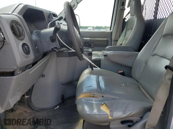 2013 Ford Econoline Cargo Commercial z VIN 1FTNE2EW6DDA91936, wystawiony jako Copart lot #58979795 z przebiegiem 215 697 mil mil oraz Szkoda całkowita • Salvage title. Historia ofert i sprzedaży dostępna na DreamBid. Obrazek 7.