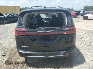 2022 Chrysler Pacifica Touring L with VIN 2C4RC1BG9NR185760, listed as a Copart auction lot 65392665 with 62,162 mi miles and Clean title. Bid and sale history available at DreamBid. Image 6.