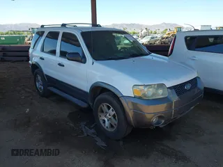 2005 Ford Escape XLT z VIN 1FMCU93145KB07103, wystawiony jako IAAI lot #42571848 z przebiegiem 87 616 mil mil oraz . Historia ofert i sprzedaży dostępna na DreamBid. Obrazek 1.