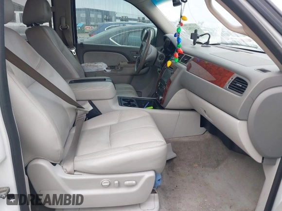 2014 Chevrolet Suburban LT with VIN 1GNSCJE06ER154639, listed as a IAAI auction lot 41410623 with 213,592 mi miles. Bid and sale history available at carsss.com. Image 5.