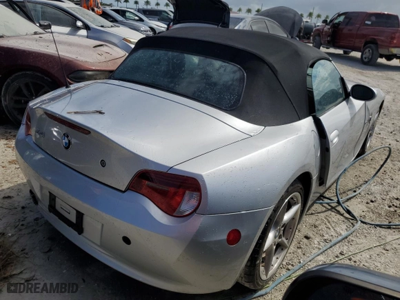 2006 BMW Z4 3.0si with VIN 4USBU53506LW92246, listed as a Copart auction lot 76310894 with 0 mi miles and Non Repairable. Bid and sale history available at carsss.com. Image 3.