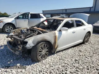 2013 Chrysler 300 S z VIN 2C3CCAGT9DH744003, wystawiony jako Copart lot #71762184 z przebiegiem Nie podano mil oraz Czysty tytuł • Clean title. Historia ofert i sprzedaży dostępna na DreamBid. Obrazek 1.