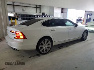 2018 Volvo S90 Inscription z VIN LVY992ML1JP020191, wystawiony jako Copart lot #45768555 z przebiegiem 107 712 mil mil oraz Szkoda całkowita • Salvage title. Historia ofert i sprzedaży dostępna na DreamBid. Obrazek 3.