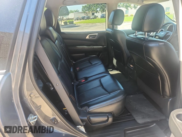 2017 Nissan Pathfinder SL z VIN 5N1DR2MN9HC909286, wystawiony jako Copart lot #58254495 z przebiegiem 80 084 mil mil oraz Szkoda całkowita • Salvage title. Historia ofert i sprzedaży dostępna na DreamBid. Obrazek 6.