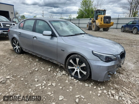 2007 BMW 5 Series 550i z VIN WBANB53547CN93565, wystawiony jako Copart lot #56524565 z przebiegiem 175 035 mil mil oraz Nie do naprawy • Non repairable. Historia ofert i sprzedaży dostępna na DreamBid. Obrazek 4.