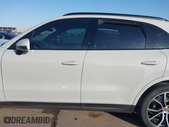 2020 Porsche Cayenne z VIN WP1AA2AY0LDA05728, wystawiony jako IAAI lot #41485296 z przebiegiem Nie podano mil oraz . Historia ofert i sprzedaży dostępna na DreamBid. Obrazek 13.