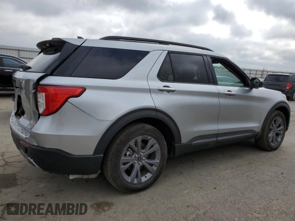 2024 Ford Explorer XLT with VIN 1FMSK7DHXRGA32630, listed as a Copart auction lot 45739405 with 885 mi miles and Salvage Title. Bid and sale history available at carsss.com. Image 3.