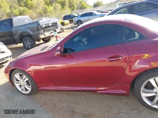 2011 Mercedes-Benz SLK-Class SLK 300 with VIN WDBWK5EA8BF242083, listed as a IAAI auction lot 40501034 with 51,904 mi miles. Bid and sale history available at carsss.com. Image 14.