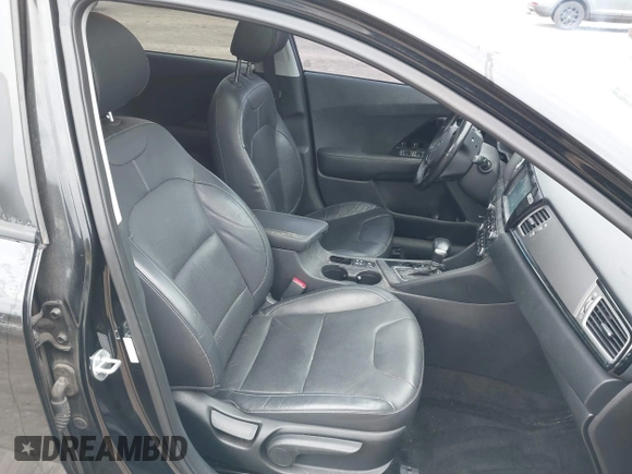 2017 Kia Niro Touring with VIN KNDCE3LC0H5040261, listed as a IAAI auction lot 41751900 with 100,194 mi miles. Bid and sale history available at carsss.com. Image 5.