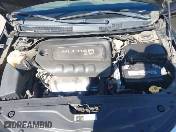 2015 Chrysler 200 Limited with VIN 1C3CCCAB4FN660435, listed as a IAAI auction lot 41630312 with 97,165 mi miles. Bid and sale history available at carsss.com. Image 10.