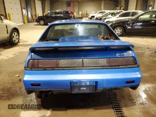 1987 Pontiac Fiero z VIN 1G2PF11R6HP237261, wystawiony jako Copart lot #85061534 z przebiegiem Nie podano mil oraz Czysty tytuł • Clean title. Historia ofert i sprzedaży dostępna na DreamBid. Obrazek 6.