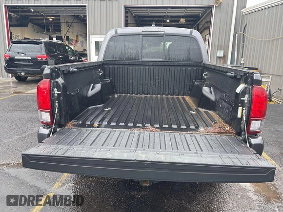 2021 Toyota Tacoma SR z VIN 5TFCZ5AN2MX279975, wystawiony jako IAAI lot #42477503 z przebiegiem 50 690 mil mil oraz . Historia ofert i sprzedaży dostępna na DreamBid. Obrazek 21.