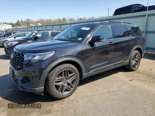 2025 Ford Explorer ST z VIN 1FMWK8GC7SGA47177, wystawiony jako Copart lot #46599865 z przebiegiem Nie podano mil oraz Szkoda całkowita • Salvage title. Historia ofert i sprzedaży dostępna na DreamBid. Obrazek 1.