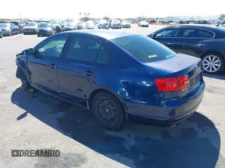 2011 Volkswagen Jetta Sedan SE w/Convenience & Sunroof PZEV with VIN 3VWDZ7AJ5BM068069, listed as a IAAI auction lot 41866154 with 215,407 mi miles. Bid and sale history available at carsss.com. Image 3.