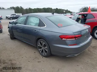 2022 Volkswagen Passat 2.0T SE with VIN 1VWSA7A30NC005824, listed as a IAAI auction lot 41483235 with 33,105 mi miles. Bid and sale history available at carsss.com. Image 3.