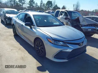 2023 Toyota Camry LE z VIN 4T1R11AK3PU743079, wystawiony jako IAAI lot #41605580 z przebiegiem 48 006 mil mil oraz . Historia ofert i sprzedaży dostępna na DreamBid. Obrazek 1.