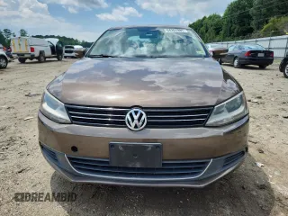 2014 Volkswagen Jetta TDI w/Premium with VIN 3VW3L7AJ9EM303218, listed as a Copart auction lot 64261985 with 187,371 mi miles and Clean title. Bid and sale history available at DreamBid. Image 5.