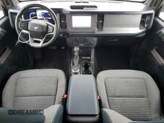 2022 Ford Bronco z VIN 1FMDE5BH2NLB22556, wystawiony jako Copart lot #60717055 z przebiegiem 27 757 mil mil oraz Szkoda całkowita • Salvage title. Historia ofert i sprzedaży dostępna na DreamBid. Obrazek 8.