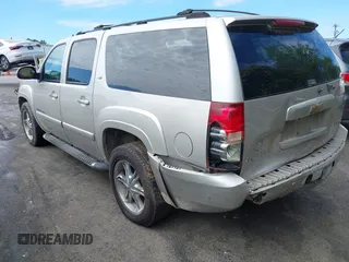 2007 Chevrolet Suburban LTZ with VIN 3GNFK16347G230066, listed as a IAAI auction lot 42183962 with Not Provided miles. Bid and sale history available at carsss.com. Image 3.