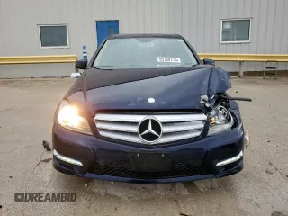 2013 Mercedes-Benz C 250 Sport z VIN WDDGF4HB8DR267579, wystawiony jako Copart lot #55160775 z przebiegiem 82 522 mil mil oraz Szkoda całkowita • Salvage title. Historia ofert i sprzedaży dostępna na DreamBid. Obrazek 5.