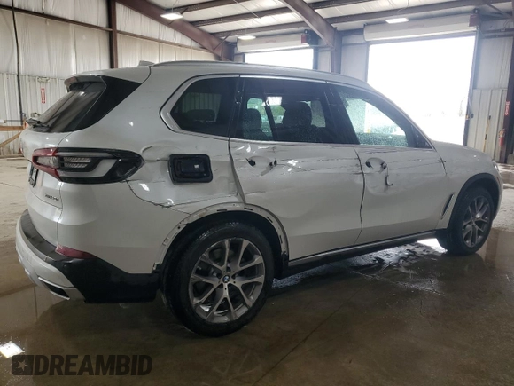 2021 BMW X5 xDrive40i with VIN 5UXCR6C08M9F47053, listed as a Copart auction lot 53625805 with 58,555 mi miles and Salvage Title. Bid and sale history available at carsss.com. Image 3.