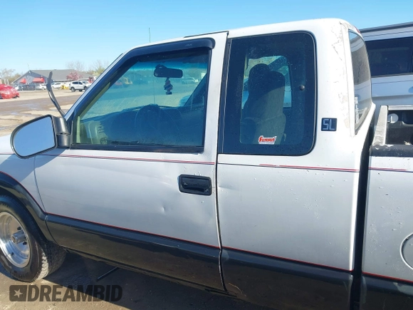 2001 GMC Sonoma SLS 1SG z VIN 1GTCS19W418211564, wystawiony jako IAAI lot #42071533 z przebiegiem 203 541 mil mil oraz . Historia ofert i sprzedaży dostępna na DreamBid. Obrazek 14.