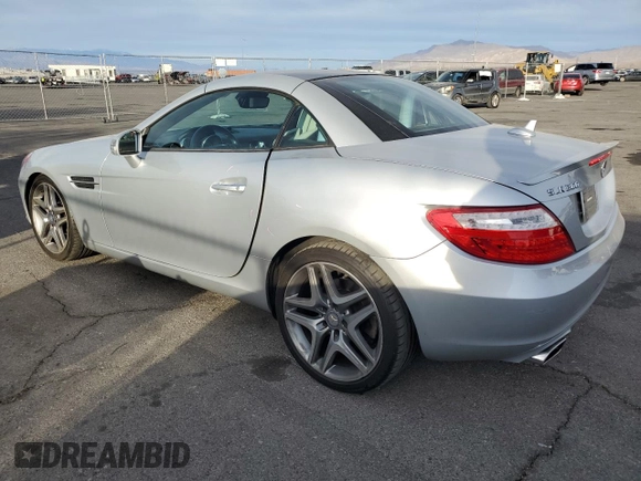 2016 Mercedes-Benz SLK 300 z VIN WDDPK3JA6GF121811, wystawiony jako Copart lot #87761705 z przebiegiem 27 272 mil mil oraz Szkoda całkowita • Salvage title. Historia ofert i sprzedaży dostępna na DreamBid. Obrazek 2.