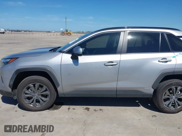 2023 Toyota RAV4 Hybrid XLE Premium z VIN 4T3B6RFV6PU139151, wystawiony jako IAAI lot #41665860 z przebiegiem 7 171 mil mil oraz . Historia ofert i sprzedaży dostępna na DreamBid. Obrazek 15.