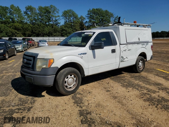 2010 Ford F-150 XL z VIN 1FTMF1CW1AKA46433, wystawiony jako Copart lot #72318124 z przebiegiem 93 095 mil mil oraz Czysty tytuł • Clean title. Historia ofert i sprzedaży dostępna na DreamBid. Obrazek 1.