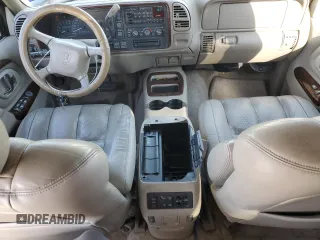 1999 Cadillac Escalade z VIN 1GYEK13R7XR402243, wystawiony jako Copart lot #43269935 z przebiegiem 231 465 mil mil oraz Czysty tytuł • Clean title. Historia ofert i sprzedaży dostępna na DreamBid. Obrazek 8.