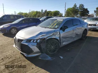 2021 Toyota Avalon Hybrid XSE z VIN 4T1EA1AB7MU005523, wystawiony jako Copart lot #56485694 z przebiegiem 117 297 mil mil oraz Szkoda całkowita • Salvage title. Historia ofert i sprzedaży dostępna na DreamBid. Obrazek 1.