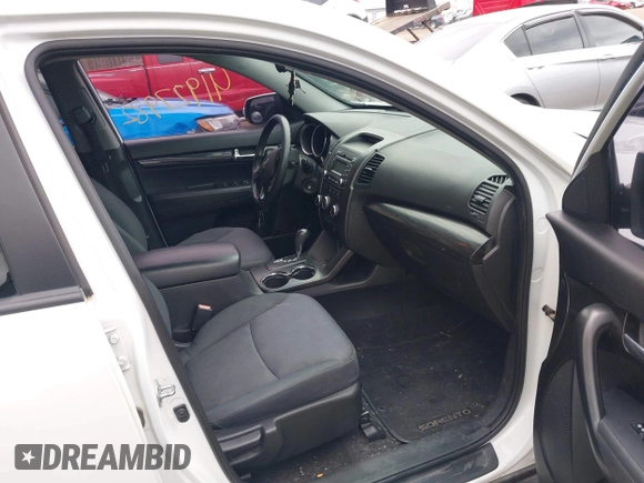 2012 Kia Sorento LX with VIN 5XYKTDA23CG272564, listed as a IAAI auction lot 41927982 with 205,556 mi miles. Bid and sale history available at carsss.com. Image 5.