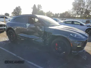 2023 Aston Martin DBX 707 z VIN SD7VUJBW6PTV07155, wystawiony jako Copart lot #85346734 z przebiegiem 6819 mil mil oraz Szkody całkowita. Historia ofert i sprzedaży dostępna na DreamBid. Obrazek 4.