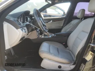 2012 Mercedes-Benz C 250 Sport z VIN WDDGF4HB9CR196617, wystawiony jako Copart lot #88819825 z przebiegiem Nie podano mil oraz Szkoda całkowita • Salvage title. Historia ofert i sprzedaży dostępna na DreamBid. Obrazek 7.