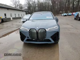 2024 BMW iX xDrive50 z VIN WB523CF0XRCP21815, wystawiony jako Copart lot #51520885 z przebiegiem 6 664 mil mil oraz Szkoda całkowita • Salvage title. Historia ofert i sprzedaży dostępna na DreamBid. Obrazek 15.