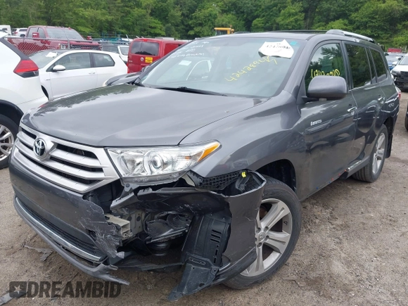 2013 Toyota Highlander Limited z VIN 5TDDK3EH0DS201184, wystawiony jako IAAI lot #42428945 z przebiegiem 179 518 mil mil oraz . Historia ofert i sprzedaży dostępna na DreamBid. Obrazek 2.