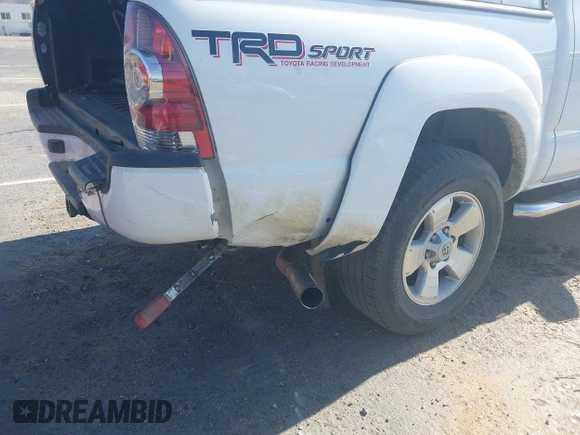 2014 Toyota Tacoma PreRunner with VIN 3TMJU4GN7EM158440, listed as a IAAI auction lot 41353276 with 1 mi miles. Bid and sale history available at carsss.com. Image 6.