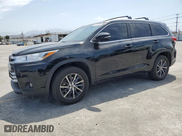 2018 Toyota Highlander SE with VIN 5TDKZRFH1JS537037, listed as a Copart auction lot 61818155 with 92,927 mi miles and Salvage title. Bid and sale history available at DreamBid. Image 1.