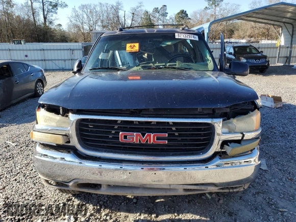 2004 GMC Yukon XL SLT with VIN 1GKEC16ZX4J107876, listed as a Copart auction lot 87132974 with 682,081 mi miles and Salvage Title. Bid and sale history available at carsss.com. Image 5.