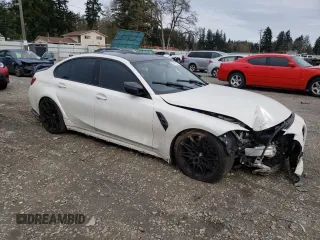 2021 BMW M3 Competition z VIN WBS33AY0XMFL32795, wystawiony jako Copart lot #52745265 z przebiegiem Nie podano mil oraz Szkoda całkowita • Salvage title. Historia ofert i sprzedaży dostępna na DreamBid. Obrazek 4.