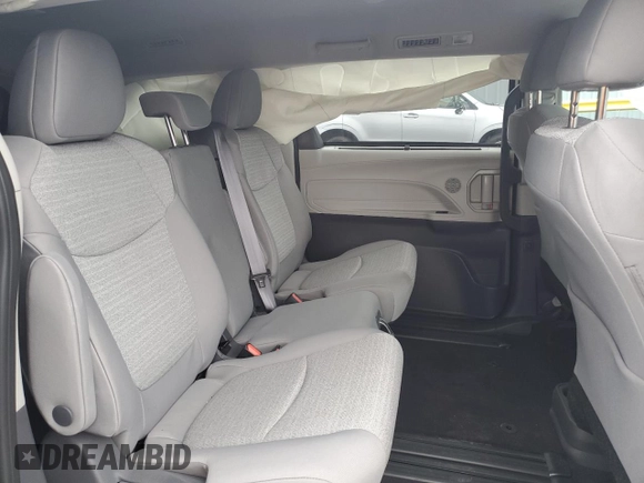 2021 Toyota Sienna LE z VIN 5TDKSKFC1MS017585, wystawiony jako Copart lot #84968164 z przebiegiem 31 279 mil mil oraz Szkoda całkowita • Salvage title. Historia ofert i sprzedaży dostępna na DreamBid. Obrazek 11.