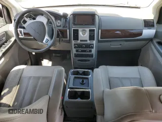 2010 Chrysler Town & Country Touring z VIN 2A4RR5D13AR257765, wystawiony jako Copart lot #61048635 z przebiegiem 165 220 mil mil oraz Czysty tytuł • Clean title. Historia ofert i sprzedaży dostępna na DreamBid. Obrazek 8.