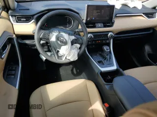2025 Toyota RAV4 XLE Premium z VIN 2T3A1RFV4SW513551, wystawiony jako Copart lot #54140275 z przebiegiem 1 480 mil mil oraz Szkoda całkowita • Salvage title. Historia ofert i sprzedaży dostępna na DreamBid. Obrazek 8.